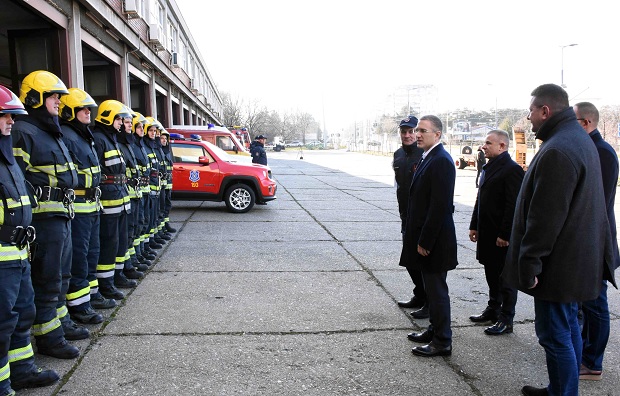 Министар полиције: Ватрогасци су у сталном дежурству да би грађани били безбедни